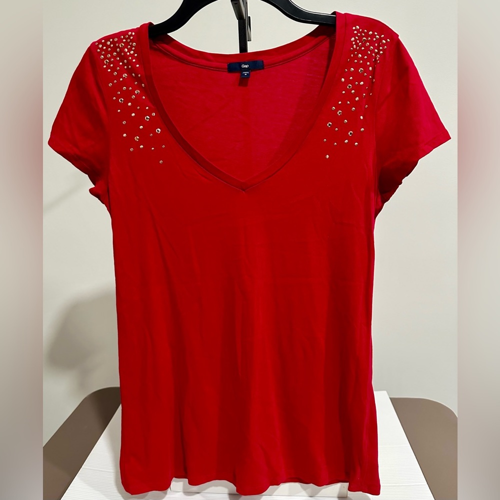 Women Junior GAP V-neck Red T-shirt with Gold-Tone Studded dress top M